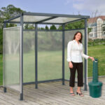 Global Industrial™ Bus Smoking Shelter Flat Roof 3-Side Green 5 Gal. Ashtray 6'5"" x3'8"" x7'