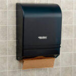 Global Industrial™ Folded Paper Towel Dispenser Smoke Gray