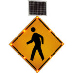 Global Industrial™ 30"" Solar Powered Flashing LED Pedestrian Crossing Sign  Diamond
