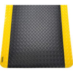 Global Industrial™ Diamond Plate Anti Fatigue Mat15/16"" Thick 3'W x 12'L Black/Yellow Border
